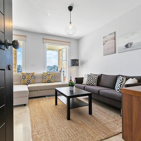2 Bedroom Apartment Avdimou With Stunning Sea Views, Aphrodite Hills Resort クークリア エクステリア 写真