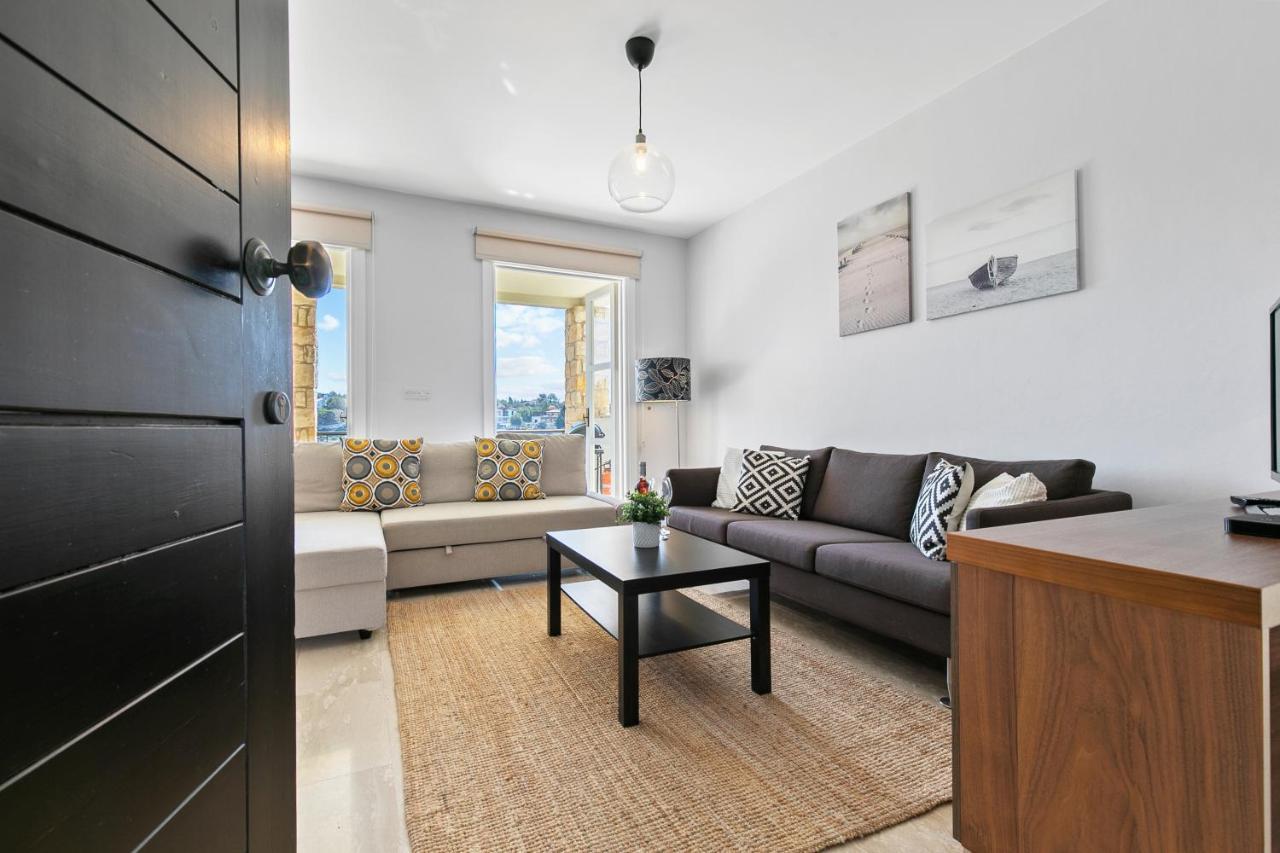 2 Bedroom Apartment Avdimou With Stunning Sea Views, Aphrodite Hills Resort クークリア エクステリア 写真