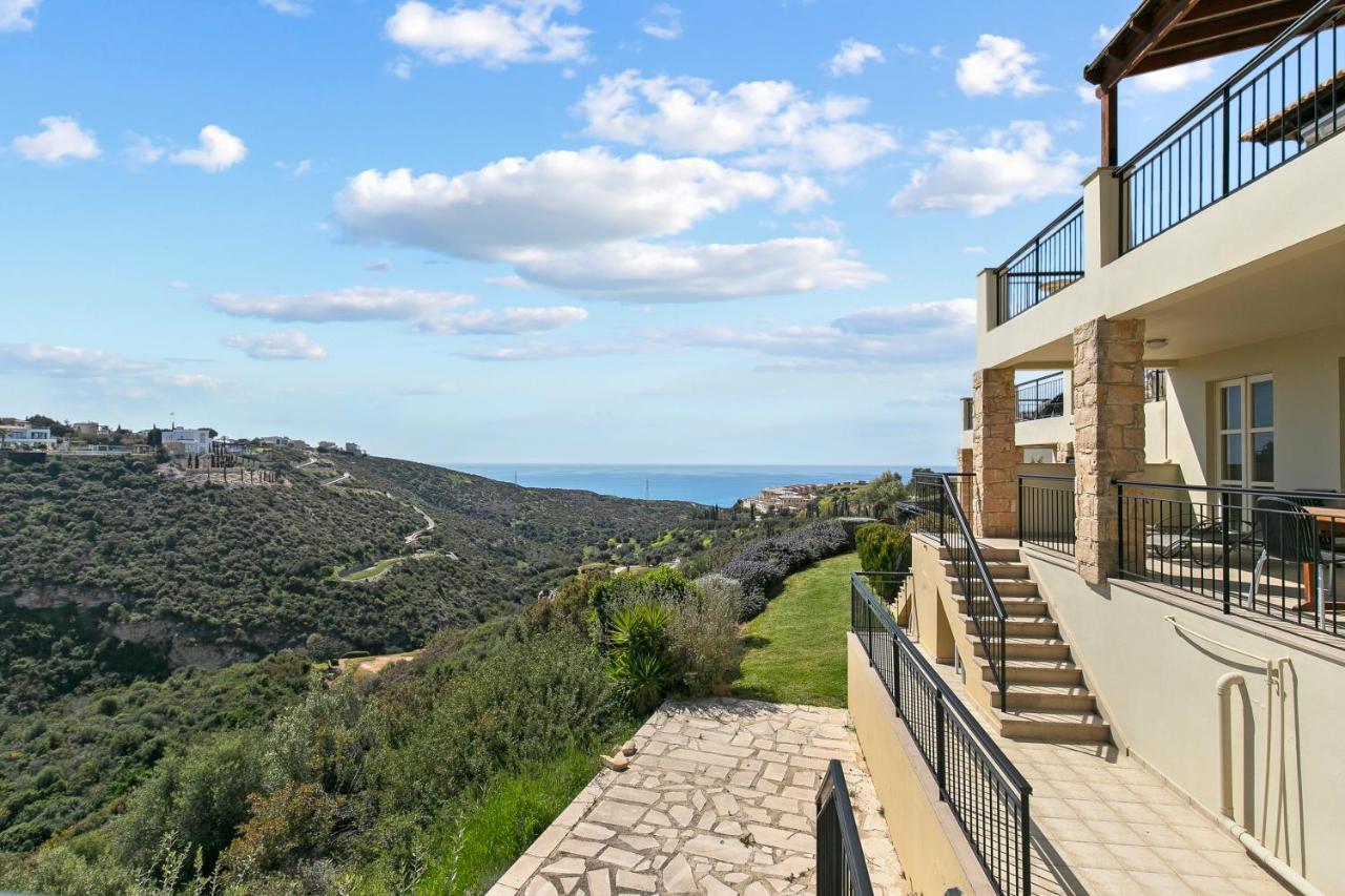 2 Bedroom Apartment Avdimou With Stunning Sea Views, Aphrodite Hills Resort クークリア エクステリア 写真