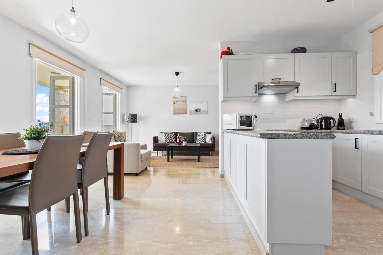 2 Bedroom Apartment Avdimou With Stunning Sea Views, Aphrodite Hills Resort クークリア エクステリア 写真