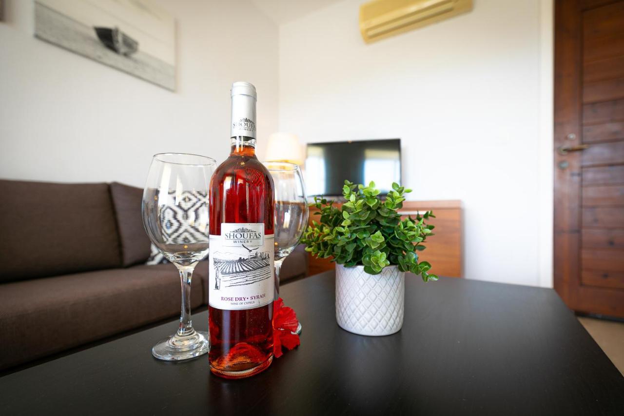 2 Bedroom Apartment Avdimou With Stunning Sea Views, Aphrodite Hills Resort クークリア エクステリア 写真