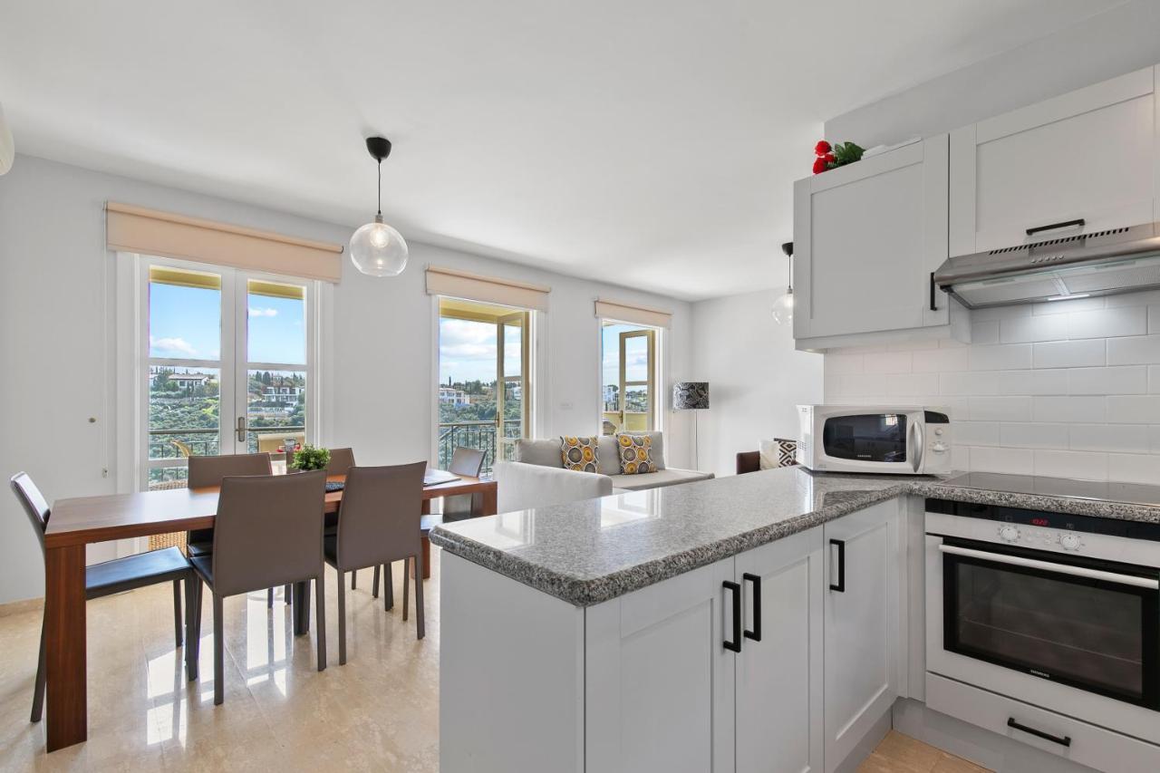 2 Bedroom Apartment Avdimou With Stunning Sea Views, Aphrodite Hills Resort クークリア エクステリア 写真