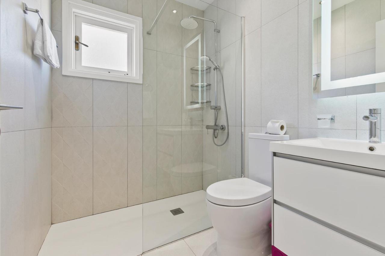 2 Bedroom Apartment Avdimou With Stunning Sea Views, Aphrodite Hills Resort クークリア エクステリア 写真