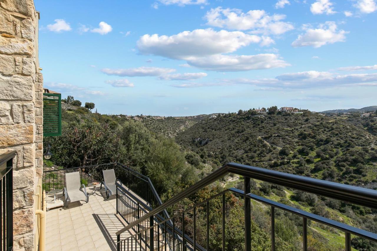 2 Bedroom Apartment Avdimou With Stunning Sea Views, Aphrodite Hills Resort クークリア エクステリア 写真