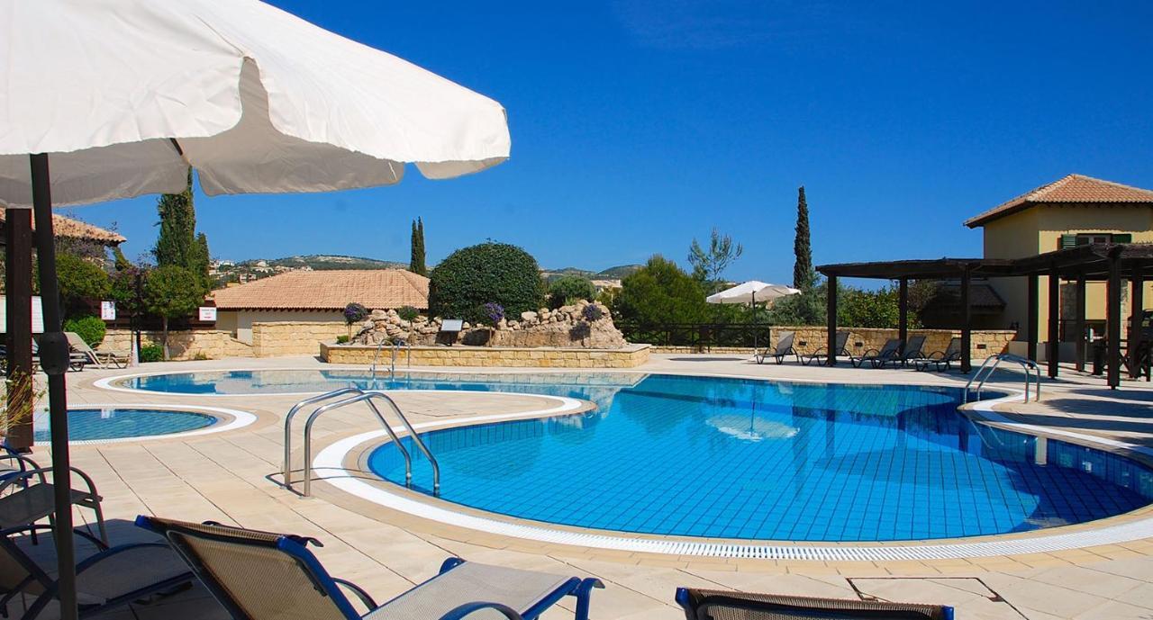 2 Bedroom Apartment Avdimou With Stunning Sea Views, Aphrodite Hills Resort クークリア エクステリア 写真