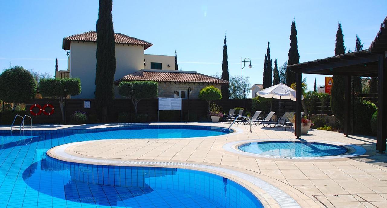 2 Bedroom Apartment Avdimou With Stunning Sea Views, Aphrodite Hills Resort クークリア エクステリア 写真