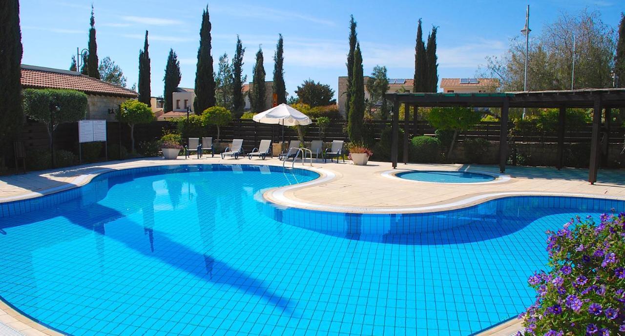 2 Bedroom Apartment Avdimou With Stunning Sea Views, Aphrodite Hills Resort クークリア エクステリア 写真