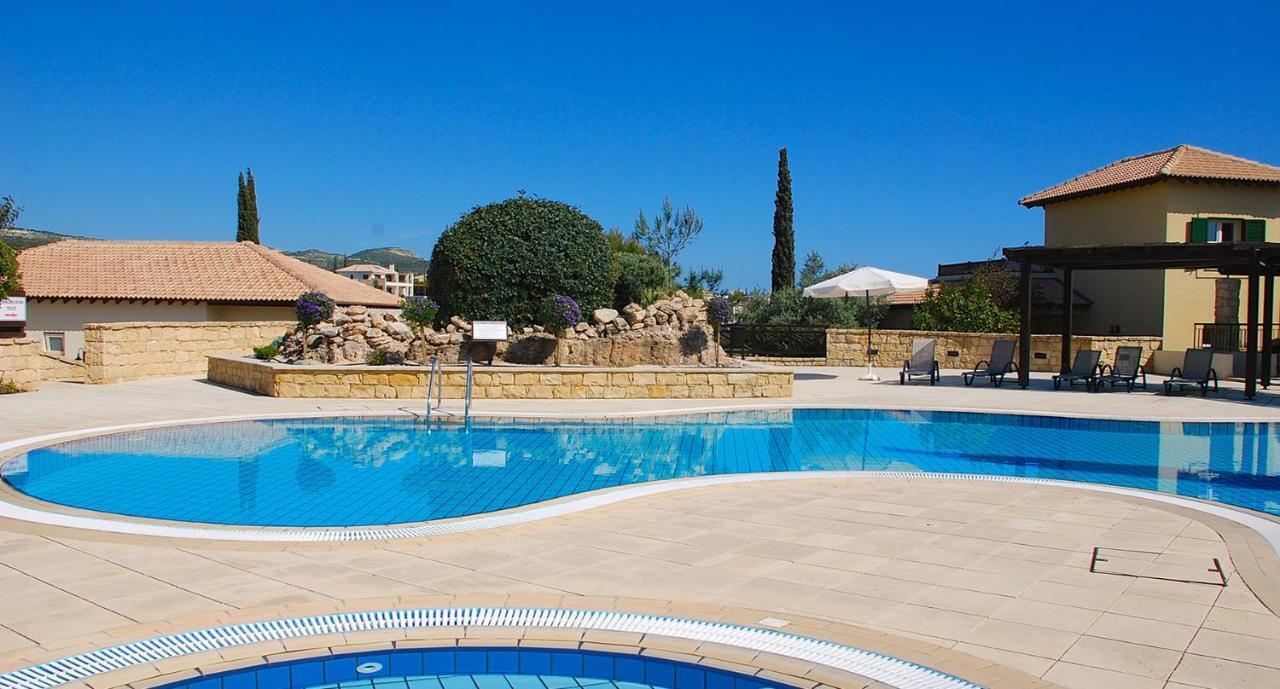2 Bedroom Apartment Avdimou With Stunning Sea Views, Aphrodite Hills Resort クークリア エクステリア 写真