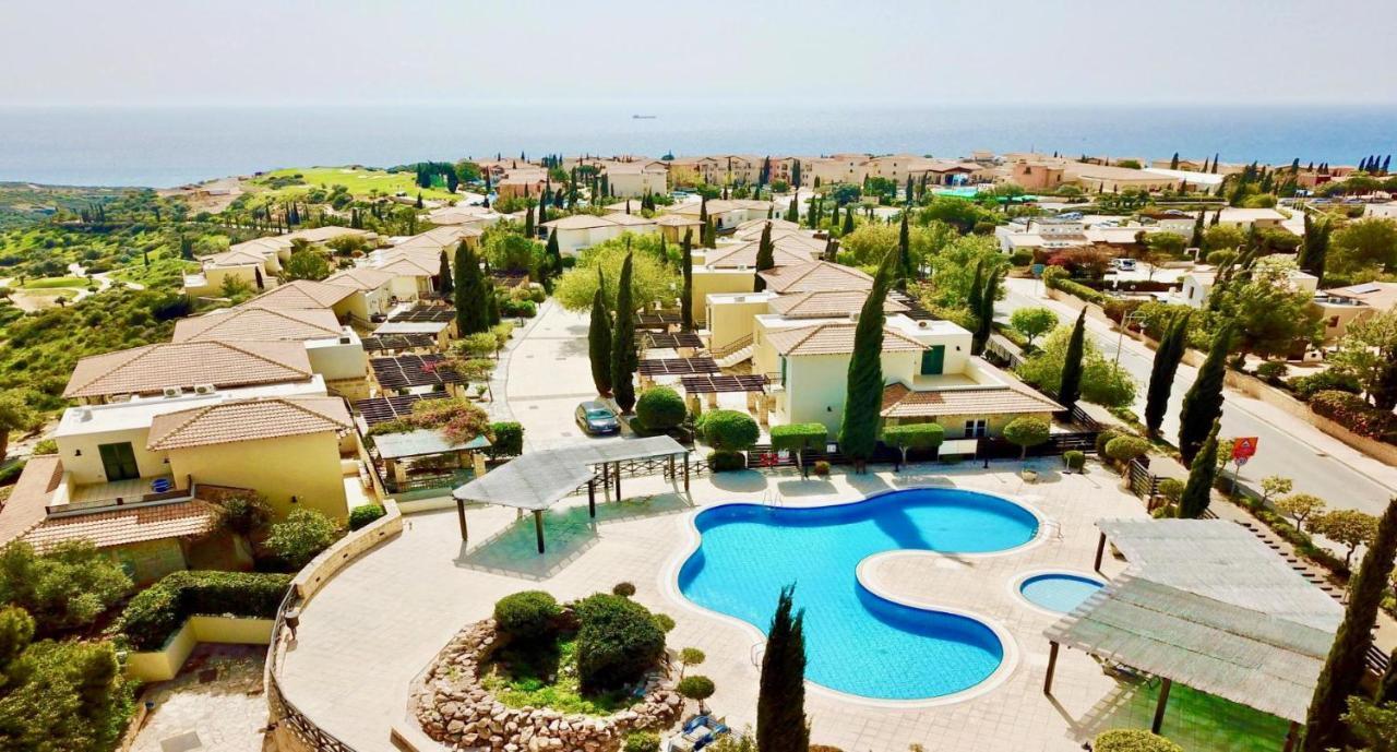 2 Bedroom Apartment Avdimou With Stunning Sea Views, Aphrodite Hills Resort クークリア エクステリア 写真