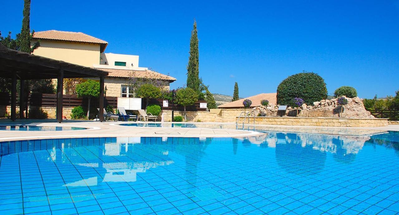 2 Bedroom Apartment Avdimou With Stunning Sea Views, Aphrodite Hills Resort クークリア エクステリア 写真