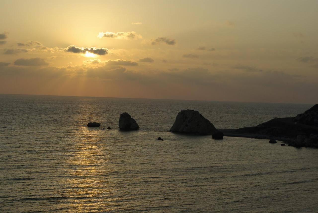 2 Bedroom Apartment Avdimou With Stunning Sea Views, Aphrodite Hills Resort クークリア エクステリア 写真